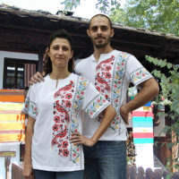 Тениска с щампа по оригинални мотиви на бродерии от Фолклорна област „Тракия“, снимка 3 - Български сувенири - 44874191
