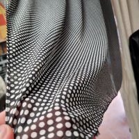 Дамски шал на точки- черно и бяло, снимка 4 - Шалове - 40298631