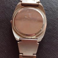 Фешън модел дамски часовник QMAX QUARTZ CRISTAL WATERPROOF много красив дизайн 38013, снимка 7 - Дамски - 40754719