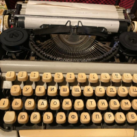 Пишеща машина, снимка 2 - Антикварни и старинни предмети - 44855227