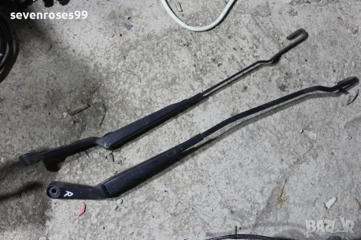 Рамо предни чистачки ляво дясно Фолксваген Голф 3 комби 1.9 tdi 90hp VW Golf 3  1H1955409B  410A, снимка 1