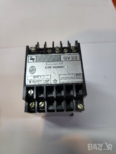 контактор GV22  220 волта  - 2 преключващи контакта по 8 ампера , снимка 1