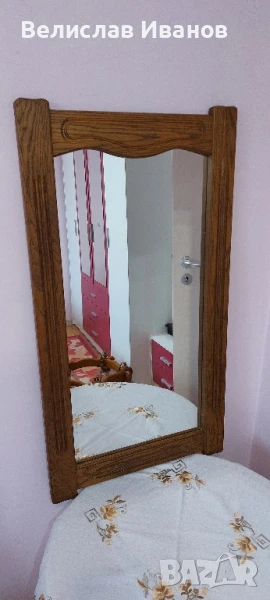 Огледало с дървена рамка , класическа визия и изискан стил. Перфектно състояние, снимка 1