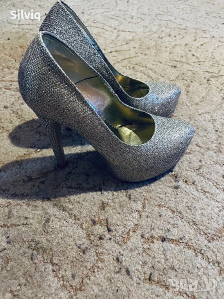 Златисти обувки на висок ток и официални чантички , снимка 1