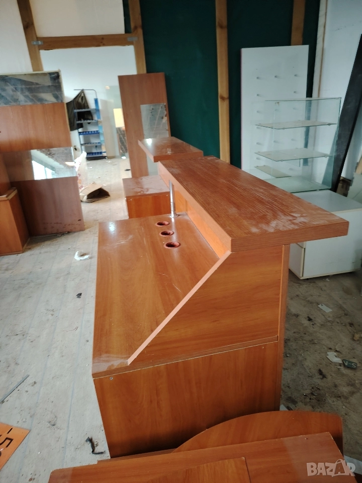 Щандове , шкафове и гръб за магазин, снимка 1