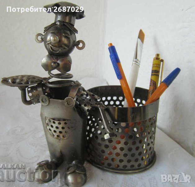 От болтове и гайки - Моливник фигура от метални части човек готвач, снимка 1