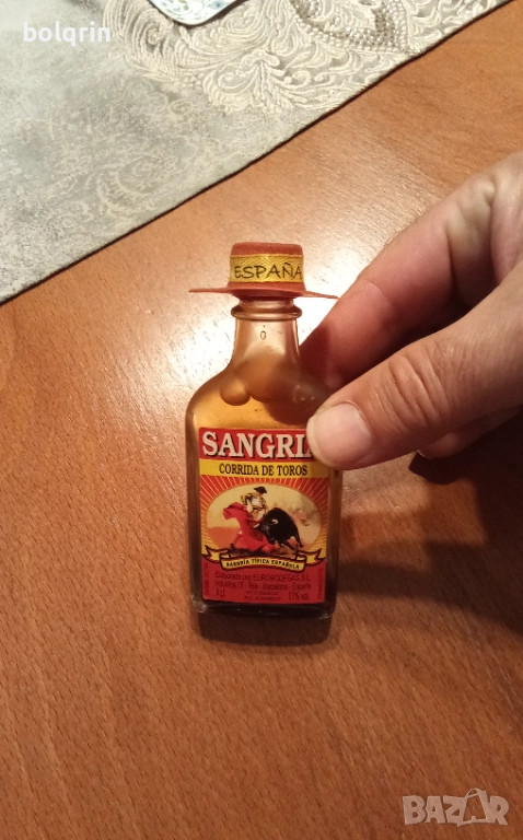 2 броя различни мини бутилки бутилка, снимка 1