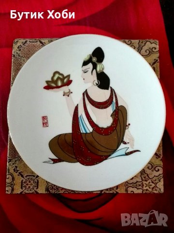 Декоративна ръчно рисувана чиния