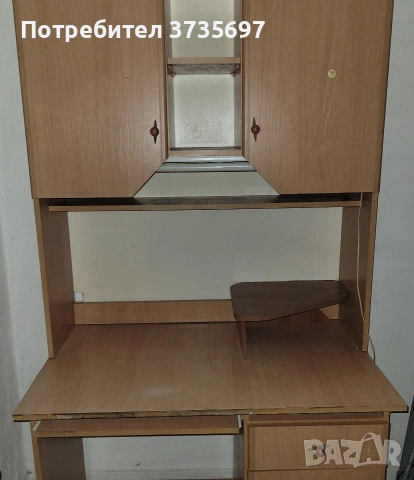 Бюро с надстройка.