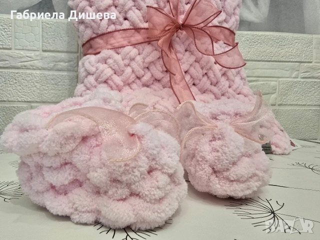 Ръчно плетени одеалца, шапки и шалове., снимка 15 - Спално бельо и завивки - 51197295