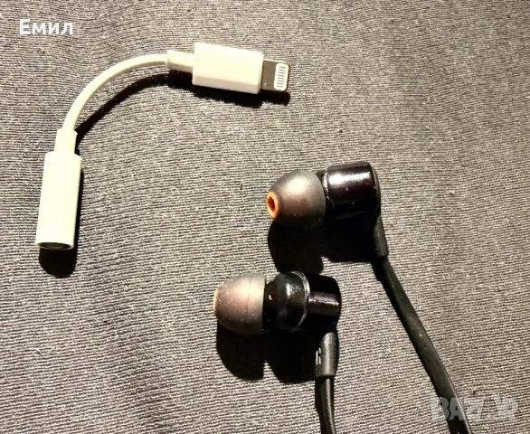 Слушалки JBL с адаптор за IPhone , снимка 1 - Слушалки и портативни колонки - 53240146