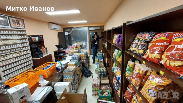 Продавам от затворен магазин за алкохол, цигари и захарни изделия комплект стила и и щандове , снимка 3 - Стелажи и щандове - 53389598