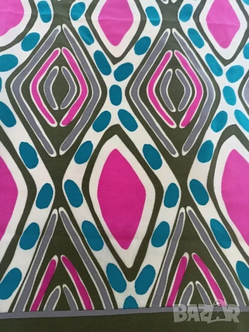 Дамски шал Yves Saint Laurent, снимка 4 - Шалове - 51073121