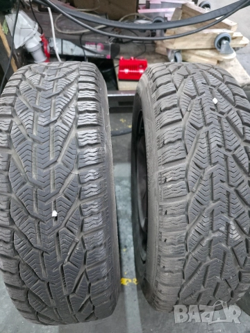 Зимни гуми 195/65 R15 с джанти, снимка 4 - Гуми и джанти - 52796968