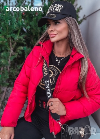 Дамско късо удобно яке с качулка 