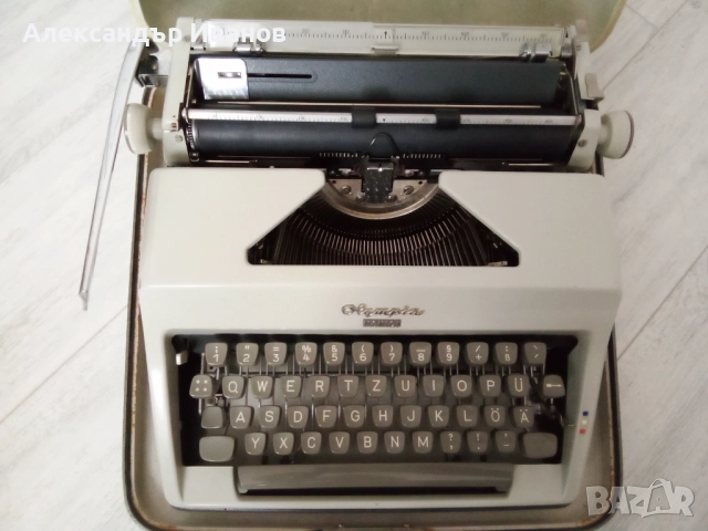 Германска пишеща машина OLYMPIA 1968 г., снимка 4 - Антикварни и старинни предмети - 52891025