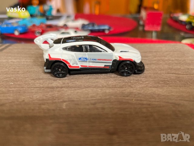 Hotwheels-Mustang Match E, снимка 3 - Колекции - 40356196