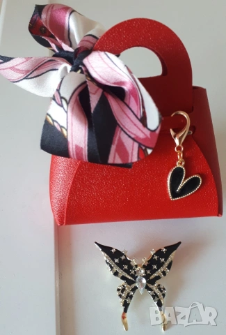 брошка в чантичка