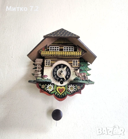 малък стенен часовник , снимка 3 - Антикварни и старинни предмети - 53506859