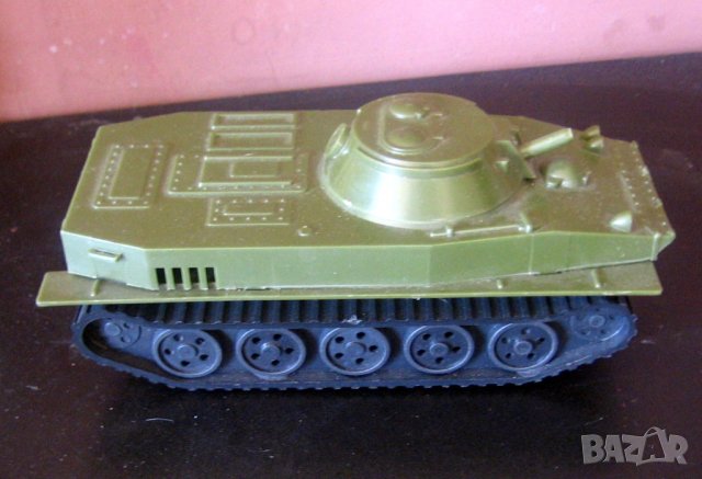 ГДР играчка танк военен NVA армия 14x6.5x5cm фрикционно задвижване 