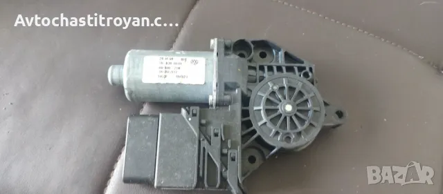 Стъклоповдигач VW - 1K4 839 401D, снимка 1