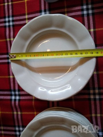 16 броя Дълбоки чинии  с диаметър 18.5см