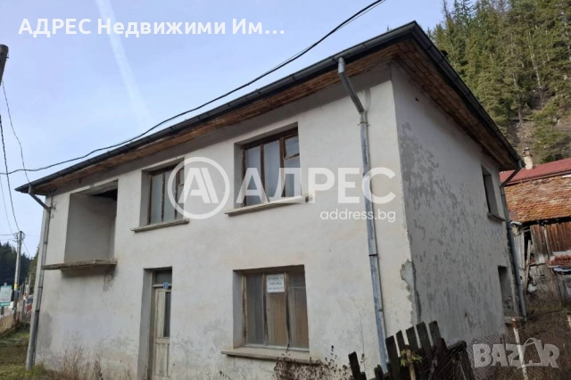 Продава парцел с къща с. Стойките