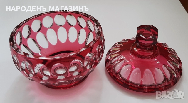 Кристална бонбониера розово червен цвят цветен кристал рядък модел, снимка 3 - Други ценни предмети - 51910944