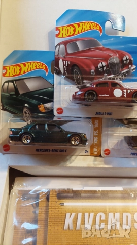 Светеща диорама 1/64 с 5 колички, снимка 6 - Колекции - 52676128