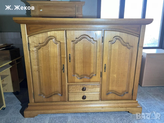 Масивен шкаф