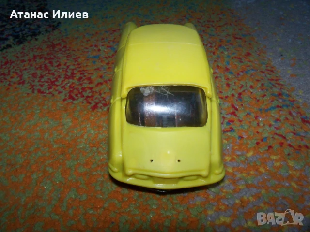 Стара пластмасова количка с инерционен двигател, соц играчка, снимка 5 - Коли, камиони, мотори, писти - 50837352