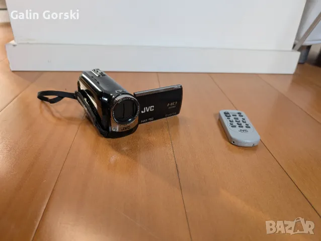 Видеокамера JVC GZ-HM30