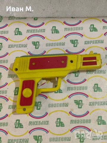 Стара пластмасова детска играчка 