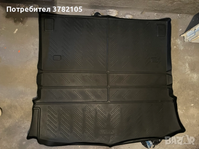 Продавам стелка за багажник на Мazda & VW Golf 6 Variant