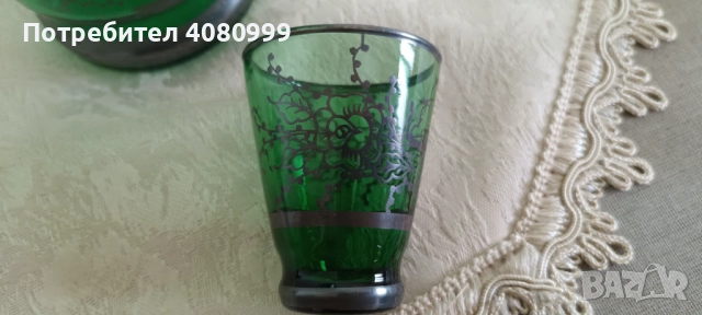 Венецианска карафа рисувана със сребро и три чашки, снимка 10 - Антикварни и старинни предмети - 51938860