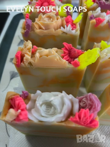 Градината Мажорел – арт сапун с флорална композиция , снимка 12 - Козметика за тяло - 51268005