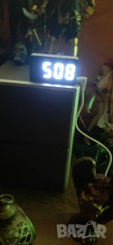 Компактен mini usb LED цифров часовник, снимка 6 - Стенни часовници - 40632223