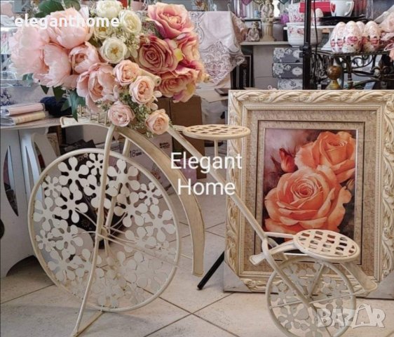 Метално колело - цветарник Цвят - слонова кост Размери 70 см височина /85 см Цена - 240 лв