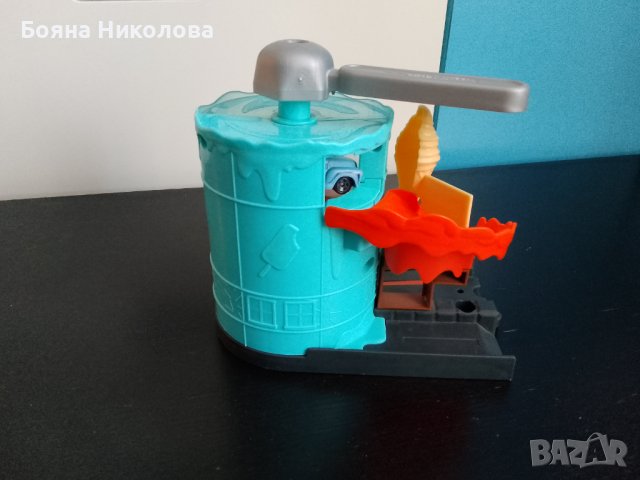 Hot wheels - паркинг, елемент за лупинг, релси, снимка 3 - Коли, камиони, мотори, писти - 43759540