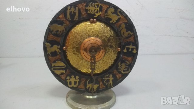 Настолен метален часовник, снимка 1 - Антикварни и старинни предмети - 35057204