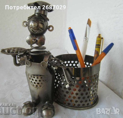 От болтове и гайки - Моливник фигура от метални части човек готвач, снимка 1 - Статуетки - 28959814