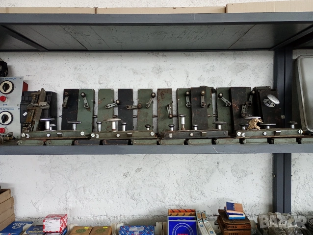 Брави за асансьорна врата