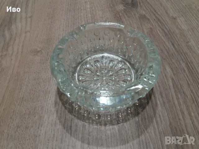 Стъклен пепелник