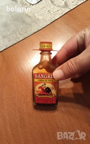 2 броя различни мини бутилки бутилка