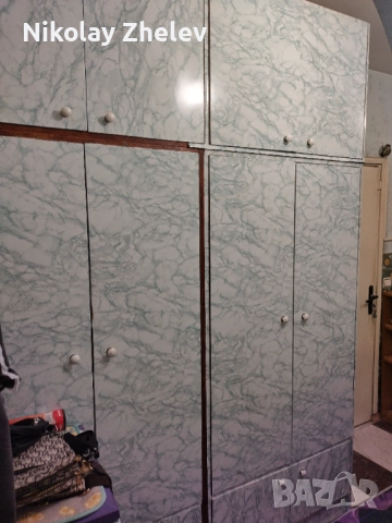 Продавам четирикрилен гардероб 