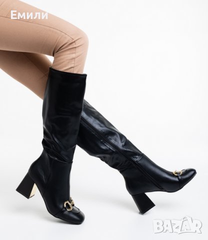 № 39 дамски кожени ботуши с квадратен връх, висок ток и с детайли в златист цвят