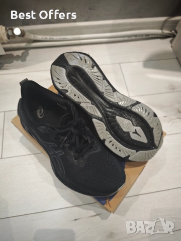 ASICS Novablast 4 – маратонки, 41.5 номер, черни, отлично състояние, снимка 2 - Спортни обувки - 51935103