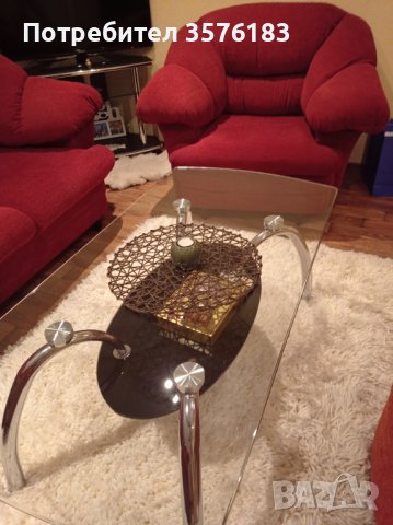 продавам холова гарнитура топ състояние плюс маса към нея