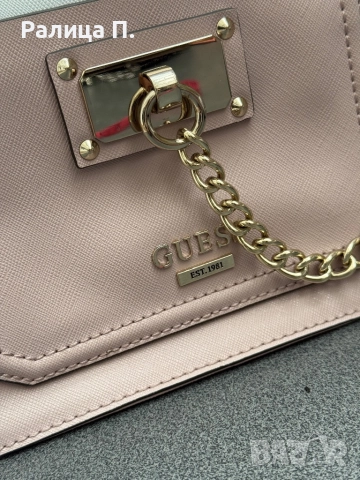 Средна дамска чанта GUESS, снимка 2 - Чанти - 51884312