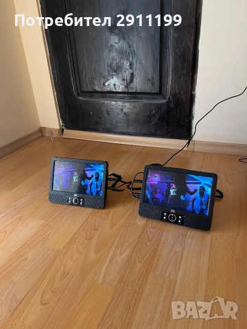 DVD плеър с два екрана 